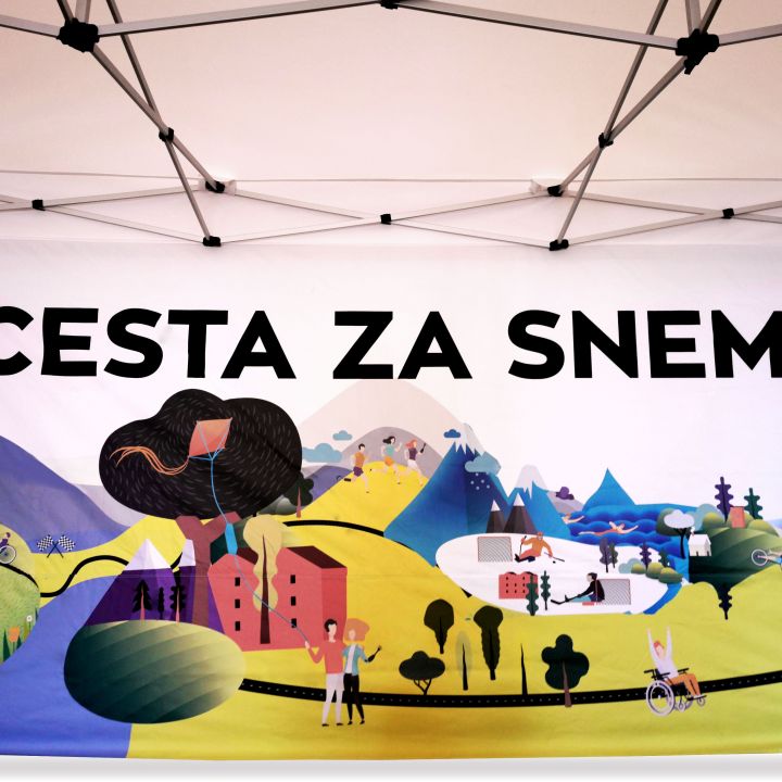 Skladací nožnicový stan pre festivaly